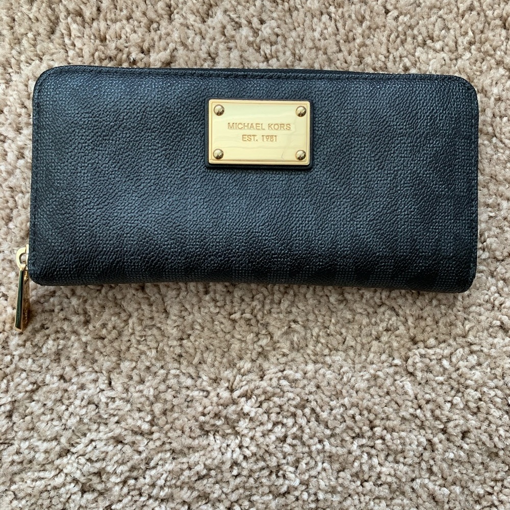 Michael Kors Black Leather Zip Wallet